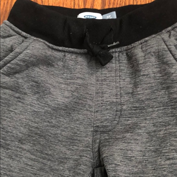 Old Navy Boys track pants in grey - Picture 3 of 8